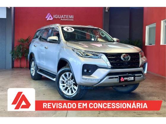 TOYOTA HILUX SW4 2.8 D-4D TURBO DIESEL SRX 7L 4X4 AUTOMÁTICO